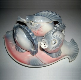 Figural condiment set
